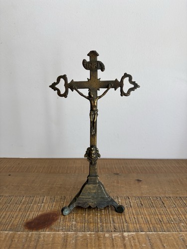 Crucifix table sur pied - table,