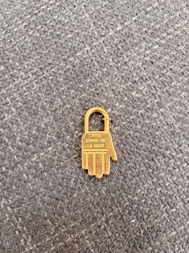 Hermes cadena charm hand motif - hand,