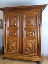 Armoire style LOUIS XIII