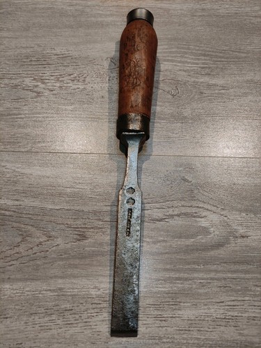 Ciseaux à bois - À,