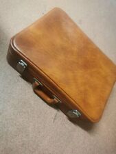 Valise en cuir ancienne en