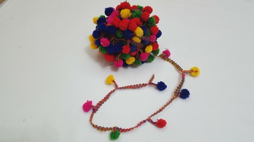 Beau pompon bonne taille - , et