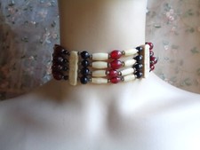 COLLIER AMÉRINDIEN NAVAJO - PERLES ET OS GRAVÉ - LIENS CUIR - ANNÉES 1970 - USA