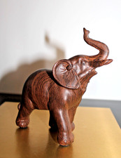 ELEPHANT   EN RESINE MARRON