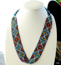 COLLIER AMERINDIEN VINTAGE PERLES TRESSEES MAIN