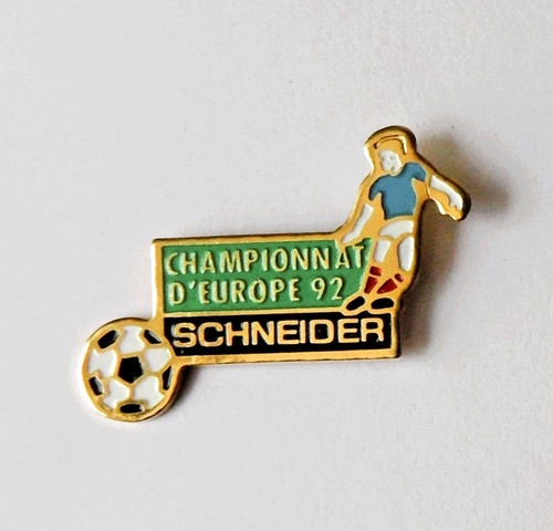 Pin téléviseur schneider - pin's,
