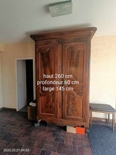 Importante armoire en noyer mouluré époque Louis-Philippe
