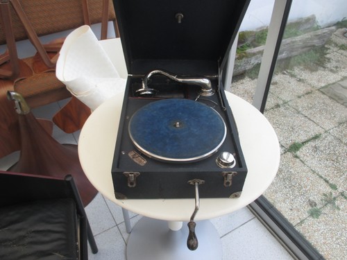Gramophone portable - gramophone, portable.