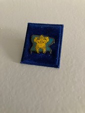 très rare petit pin's..pins..pin..BIBENDUM...MICHELIN..ARM..DANS SON ECRIN.