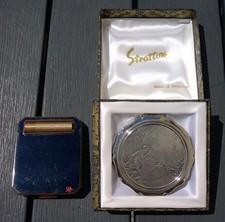 LOT DE 2 POUDRIERS ANCIENS STRATTON  (état neuf ) & CORONA PARIS + rouge a levre