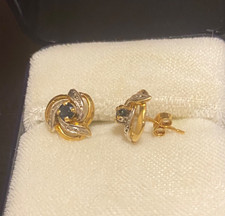 puces boucles d'oreilles en or