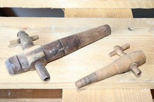 Œnologie outil Vigneron  ROBINETS anciens en bois, barrique fût de vin ,tonneau