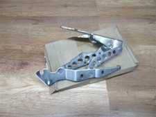 Support de charnière droit