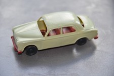 Miniature auto PEUGEOT 403 plastique (Clé ? - 1/24e ?)