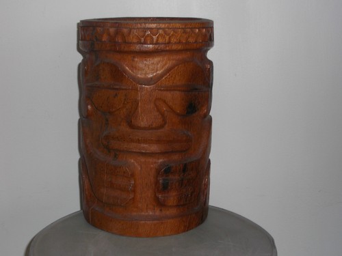 Ancien petit totem - , tahiti