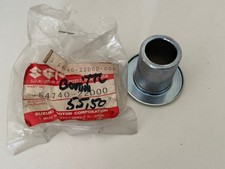 UNE ENTRETOISE DE ROUE AVANT