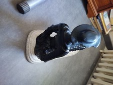 statue don Quichotte noir sur