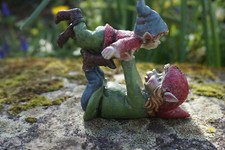 97249 FIGURINE TROLL PAPA AVEC SON ENFANT AMOUR CALIN PIXIE ELFE PIXIES DERNIER