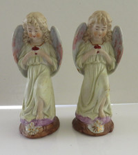 2 anciennes  statues en Biscuit coloré au motif d'ange  , produit Allemand ?