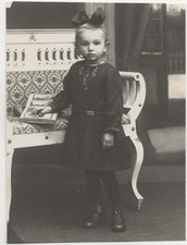 63/234 Photo - Vieux Temps - Historique Vêtements Lanière Livre Bijou Chaîne