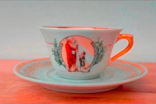 Ancienne tasse sous - tasse, et