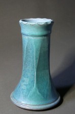 Vase soliflore bleu signé, initiales, poterie d'art céramique