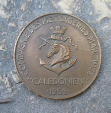 330l MEDAILLE DES COMPAGNIES DES MESSAGERIES MARITIMES CALEDONIEN 1952.