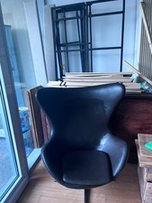 seems a replica 1960s Arne Jacobsen  Fritz Hansen Egg Lounge Chair brown Leather