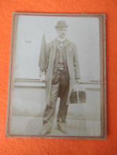 Photo Homme en costume chapeau