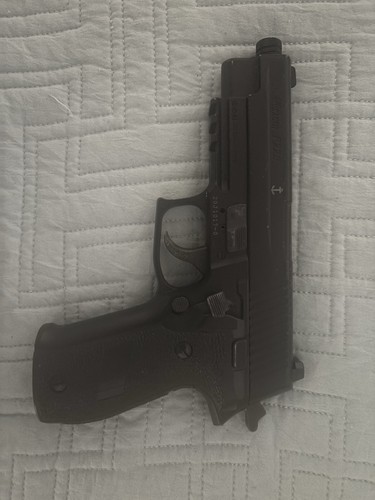 P226 spring airsoft pistol - airsoft,