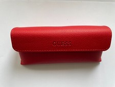 Etui Guess rouge pour lunettes