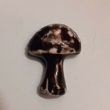 FEVE  CHAMPIGNON NOIR "déposé"  CLOUPS MOUSSET Hr 2 cm porcelaine