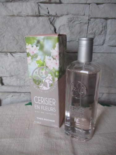 Cerisier fleurs eau de - fleurs,