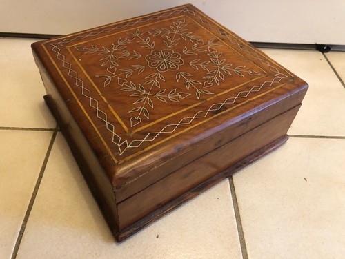 Ancienne jolie caisse - ancienne,