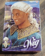 Perruque homme marquis de Sade avec ruban NEUVE dans son emballage. A VOIR!