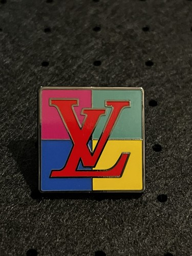 Pin luxe carré louis - luxe,
