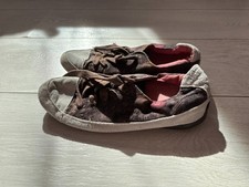 Paire de chaussures baskets