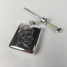 Lourd flacon ou flasque à alcool a système en argent & vermeil. Travail Français