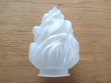 ancienne lampe , belle et ancienne tulipe flamme en verre pour lampe.