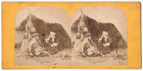 Hommes orientaux fumant - , le