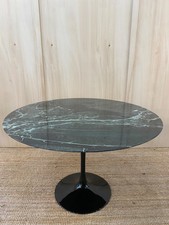 Table ronde en Marbre Verde Alpi - Modele Tulip d'Eero Saarienn - KNOLL -