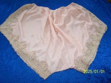 Ancienne culotte en soie rose et dentelle de Calais. Années 1930. Réf n° 22