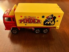 MAJORETTE - Cirque PINDER -