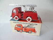 CAMION pompiers avec échelle