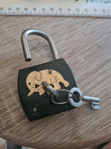 Ancien cadenas avec ses clés - ancien,