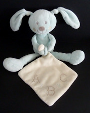 *. DOUDOU PELUCHE POMMETTE INTERMARCHE LAPIN BLEU MOUCHOIR BLANC ECRU ABC TBE