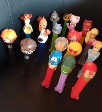 LOT DE 18 JOUETS DISTRIBUTEUR BONBONS PEZ VINTAGE