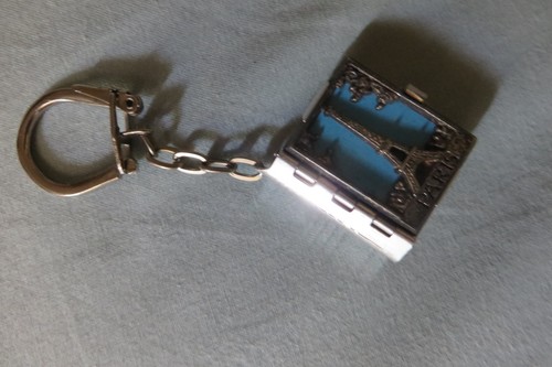 Ancien porte clés forme - , livre
