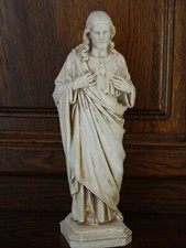 statue du Sacré Coeur*