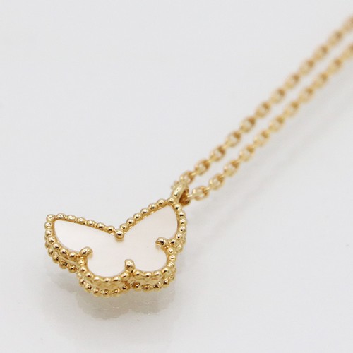 Collier pendentif papillon